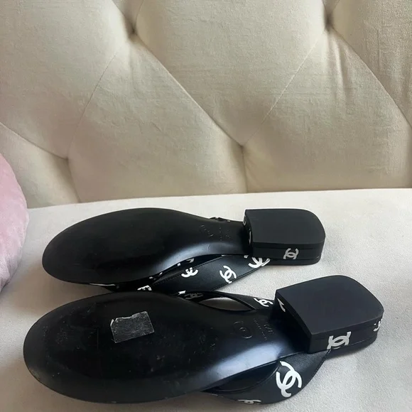 Chanel Leather CC Sandals size 37,5 fit size 7-7.5 US - Picture 12 of 12